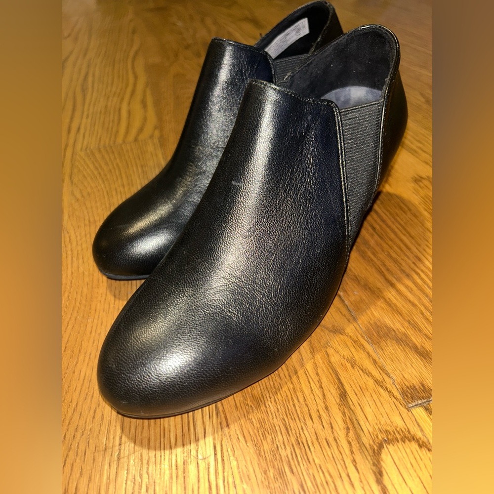 Vionic Orthaheel Technology Stanton Wedge Black Ankle Booties‎